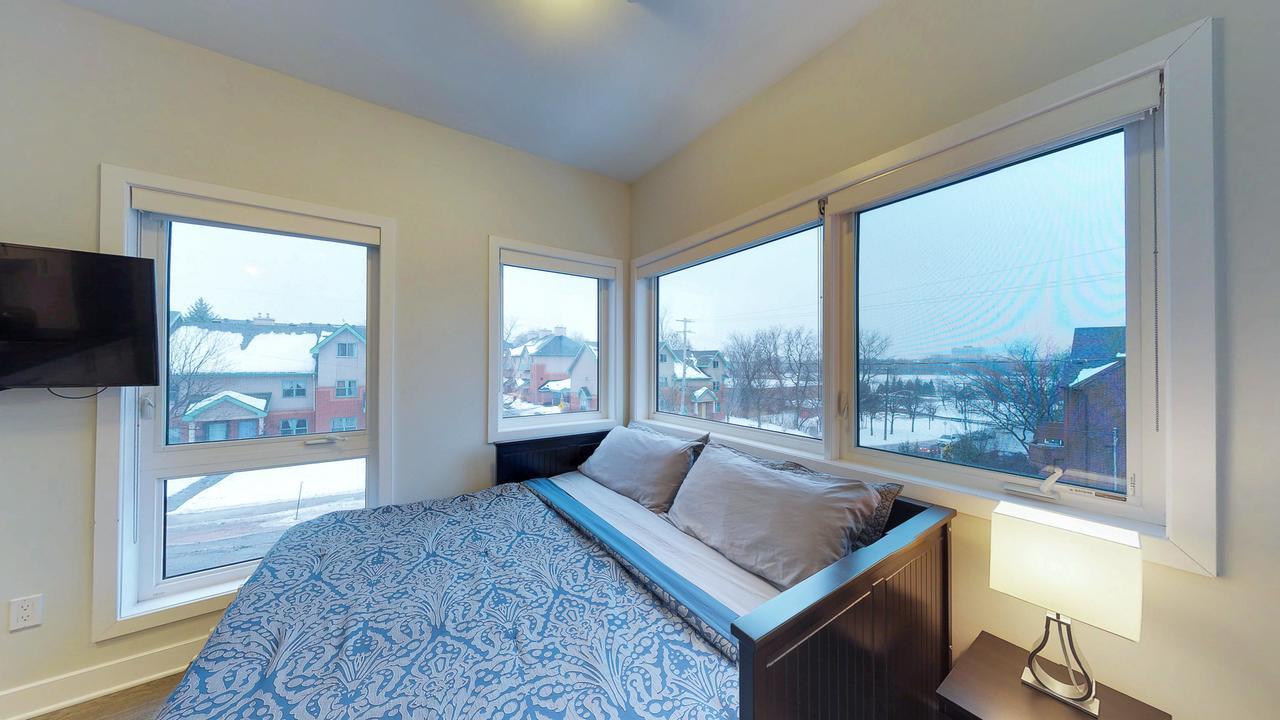 Apartment The Spire @ 87 Mann *