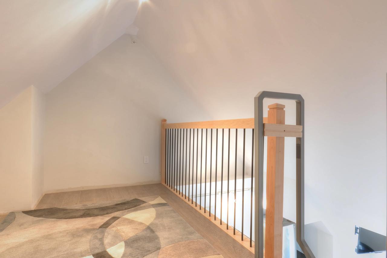 Apartment The Spire @ 87 Mann
